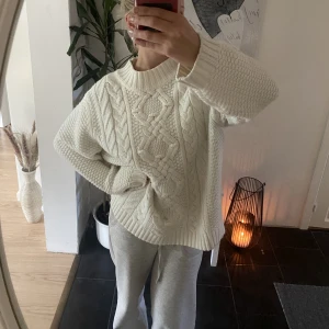 Stickad tröja - jätte mysig tröja till hösten❣️använd några gånger men har inga defekter❣️