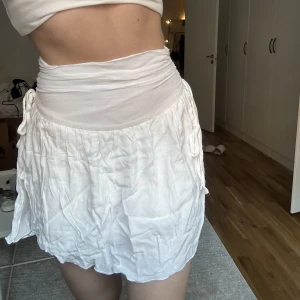 Kjol i linne - Inte genomskinlig, storlek S, fler bilder finns! 