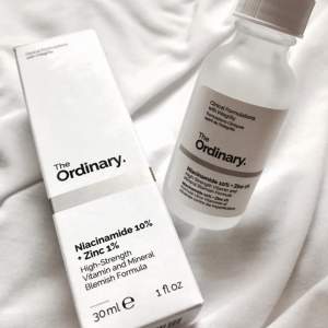 Säljer detta helt oanvända Niacinamide serum för att jag inte behövde det, köpt på sephora för 3 dagar sen och heelt oanvänd! Finns egna bilder om det önskas😻 Nypris: 79kr Mitt pris: 55kr😻