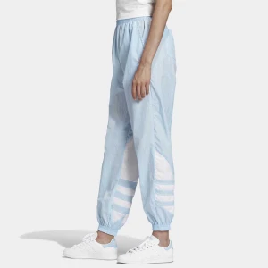 Adidas Track Pants - Säljer dessa track pants från Adidas då de inte kommit till användning. Endast använda en gång, så i mycket bra skick 💕