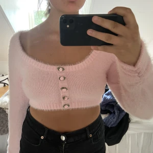 Kofta  - Denna jättefina koftan som tyvärr inte kommer till användning helt oanvänd!