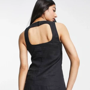 Helt ny miniklänning i linne (S) - & other stories - 🎈Helt ny 🫶Oanvänd 🍹Perfekt för sommaren ⭐️Säljs på grund av dubbelbestaällning, jag behöll en för mig själv och kan därför gatantera kvalitet