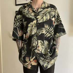 Skjorta - T-shirt skjorta. Jag är 160 cm lång