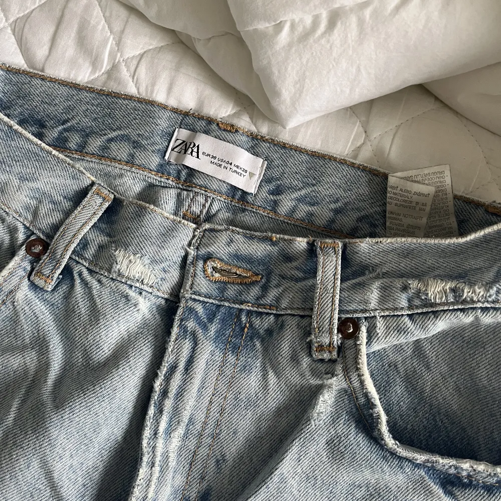 Zara jeans storlek 36. Fint skick. Frakt ingår inte i priset! . Jeans & Byxor.
