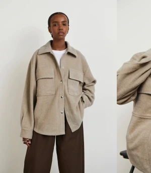 Jacka från Gina  - Helt oanvänd jacka från Gina i strl S! Köpte den för ungf 2-3 år sedan men den har aldrig kommit till användning:/ nypris 500kr säljes för 100kr + frakt🫶🏼