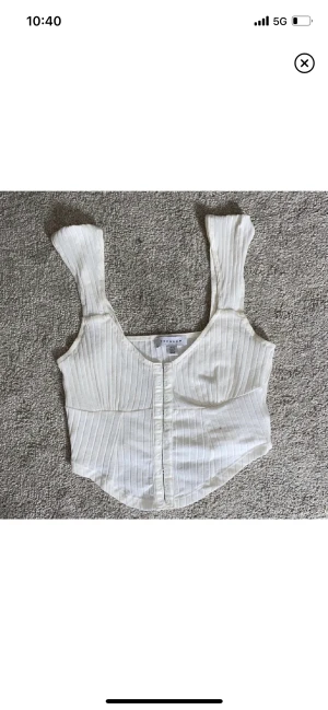 Linne - Köpt här på Plick men den passade de inte:)