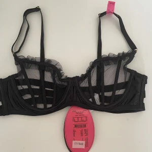 Bralett  - Helt ny bralett från hunkemöller i storlek 75B. Aldrig använd och har prislapparna kvar!