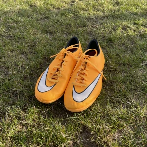 Nike Fotbollsskor - Återavända Fotbollssskor från Nike