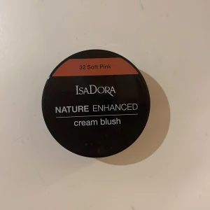 Cream blush IsaDora -  Säljer min Cream Blush från IsaDora i Färgen soft Pink, då den inte kommer till användning. Enbart testat på handen, Original pris 149kr❤️