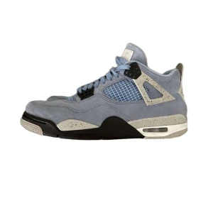 Jordan 4 university blue - Buda ifrån 3500. Goat verified. Cond 9/10. Retail price 6600kr