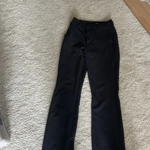 Svarta kostymbyxor - Knappt andvända