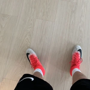 Nike Mercurial Superfly V - Säljer nu mina riktigt feta fotbollsskor som är i bra skick. Säljes pågrund av att dom är lite försmå!
