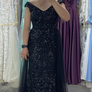 Klänning  - Använd endast 1 gång!  Massage storlek S - M 