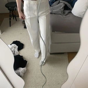 Zara kostymbyxor - Mycket fina kostymbyxor från zara som knappt är använda, strl XS🩷