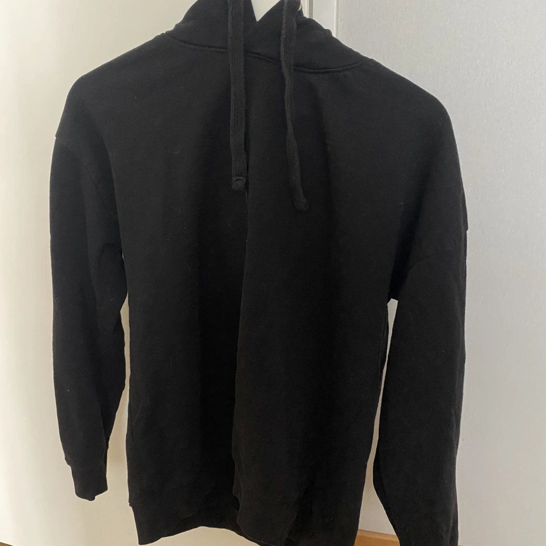 Svart hoodie 