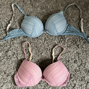 BH från Victoria’s Secret - Sparsamt använda push up bh:ar från Victorias secret. Båda är i samma storlek. 32C 💖🌸 100kr/st