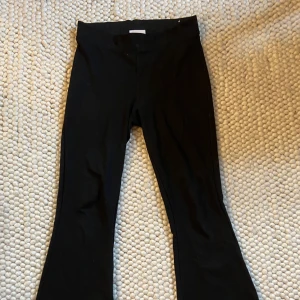  tights  - Svarta tights i bra skick med vid nederdel. 