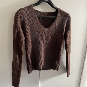 Tröja - Superfin brun stickad tröja storlek S, helt oanvänd! 