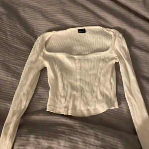 Lång armad tröja  - Från Gina tricot 