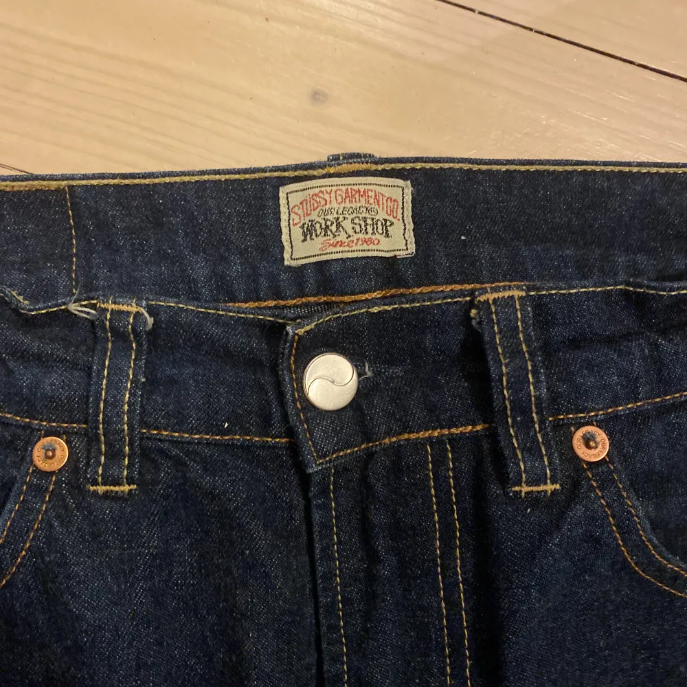 Our legacy x stussy formal cut jeans, inga flaws 9/10 sparsamt använda. Jeans & Byxor.
