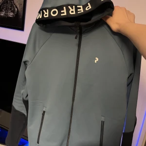 Peak performance Tröja - Peakperformance tröja Helt ny För liten Köpt för 1400