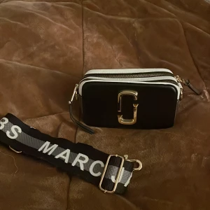 Intresse koll Marc Jacobs väska  - Marc Jacobs väska  700kr + frakt (budgivning) 🤍🤍