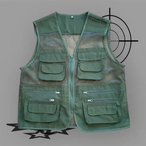 Grön väst - Fet väst som är cool över en Hoodie eller tisha. Knappt använd. I fint skick. För fler bilder eller mått kontakta mig!! 🧸