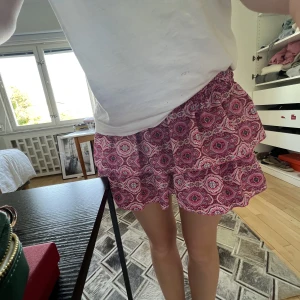 Meet me there kjol - Intressekoll på min Meet me there kjol som endast är använd 1 gång, köpte för 630 med frakt inräknad från Tyskland🥰