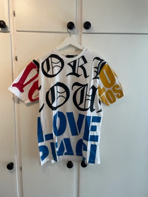 Love moschino tisha  - Storlek M, fits M/L. Använd fåtal gånger.