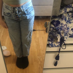 Jeans - Jätte fina jeans, använda 3 ggr. Orginalt pris: 599kr. Köparen betalar frakten.