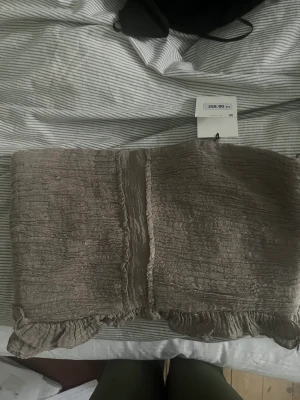 Topp - Denna topp från zara i storlek L, oanvänd med prislappar💞💞