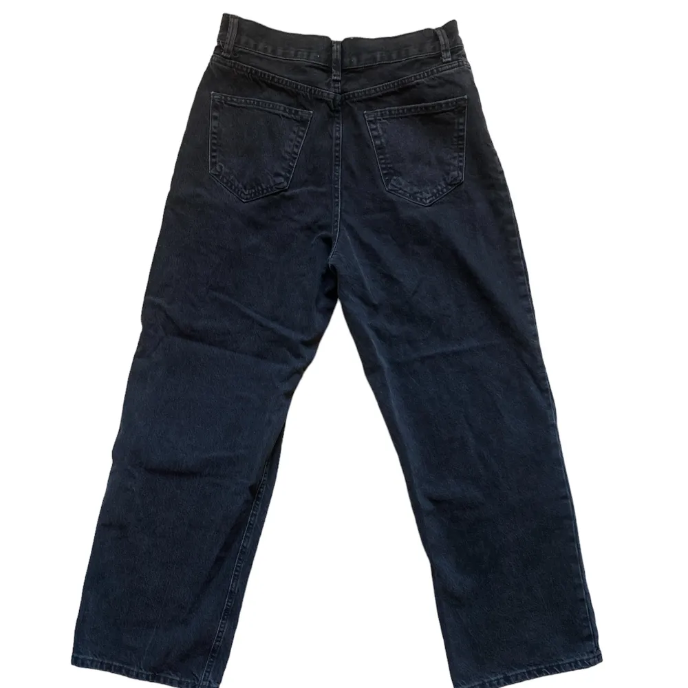 Svarta jeans från Zara! Knappt använda, som nya 🙌🏼. Jeans & Byxor.