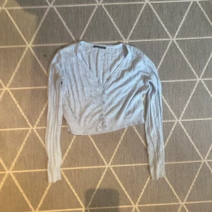 brandy melville kofta  - fin ljusblå kofta från brandy melville. perfekt till en sommarkväll. 