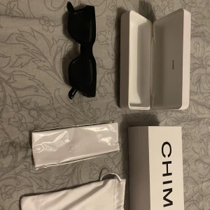 Chimi solglasögon  - Chimis som är svarta