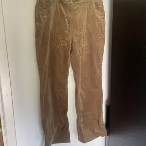 Fina byxor som sitter bra i längd (175)