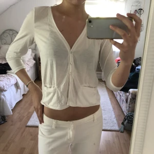 Vit kofta - Tunn vit kofta🤍 