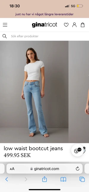 Low waist bootcut Gina tricot jeans  - Jätte fint skick men avklippta några cm, är perfekta i längden för någon runt 160. Jag är 162 men gillar byxor lite längre så att de täcker skorna. Nypris 500kr. Vid flera intresserade startar jag budgivning💗💗