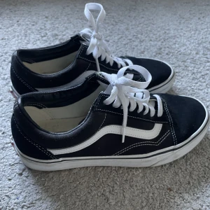 Vans old skool - Svarta vans i stl 40. Använda 2 gånger!