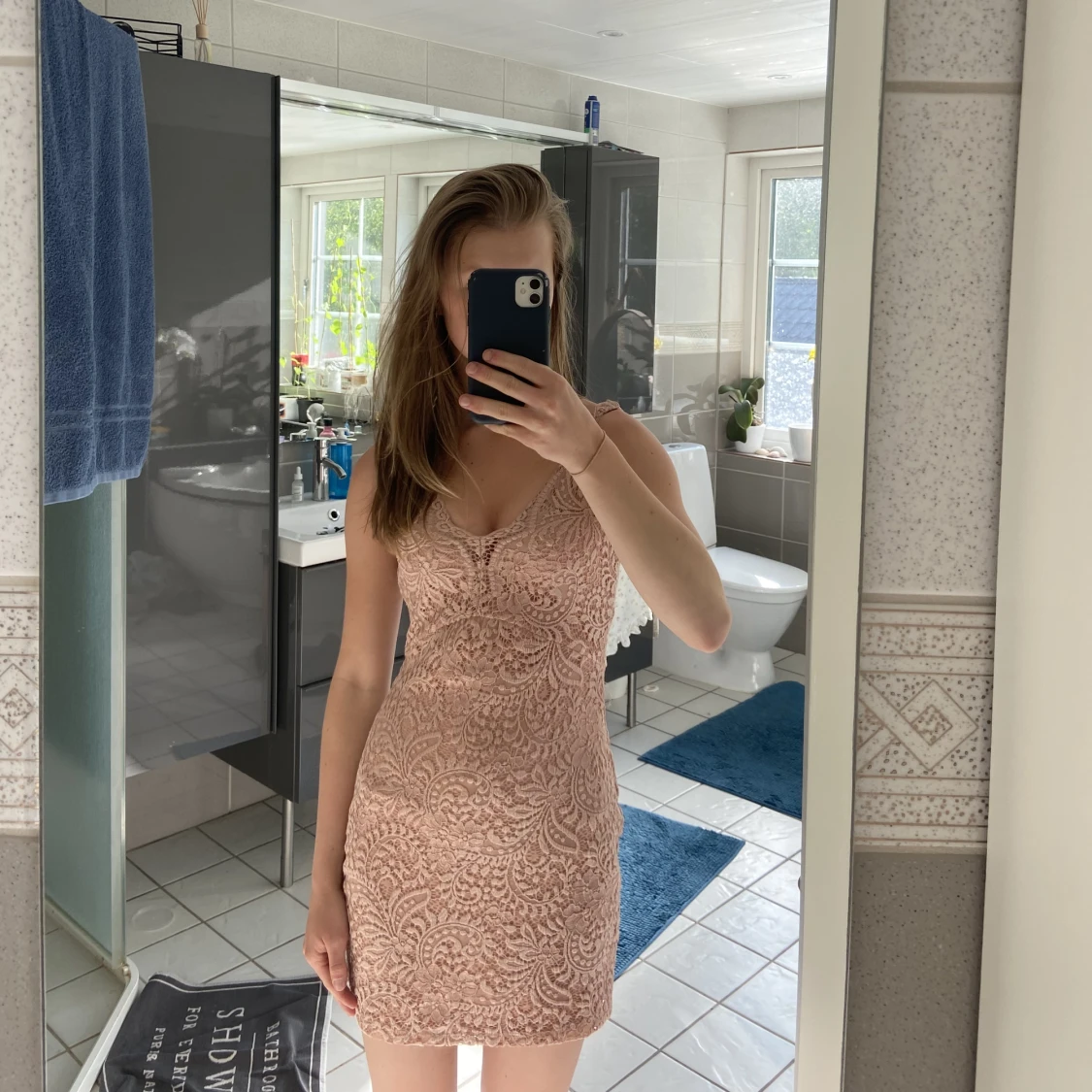 Supersöt klänning med spets! - 90