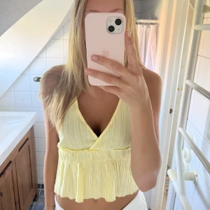 Gul topp  - Somrig gul topp som inte används 🩷