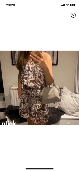 Klänning zara - Vid mer frågor skriv dm