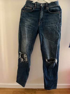 Slitna jeans från Gina  36