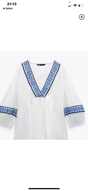 Zara blus  - Säljer min jätte snygga zara blus! Den är från förra sommaren ocj fint skick!