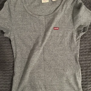 Levis t shirt - Levis, från boozt. xs/s använt 1 gång. 