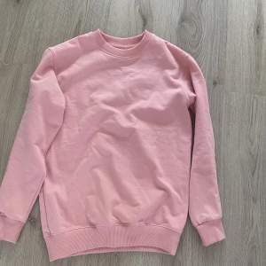 Rosa sweatshirt, aldrig använd, beställd på nätet och kommer ej ihåg sidan