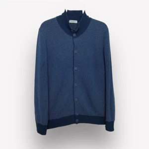 Gran Sasso Popover shirt - Säljer denna Gran Sasso tröja i storlek M, tröjan är i väldigt bra skick och kostar ny cirka 3000kr, säljer den nu för 499kr