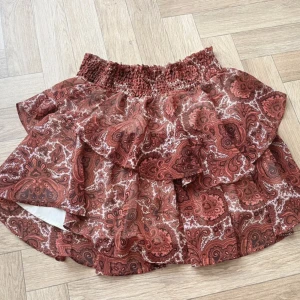 Volangkjol - Super gullig Volangkjol perfekt inför sommaren💐 bara att skriva vid eventuella frågor💘 