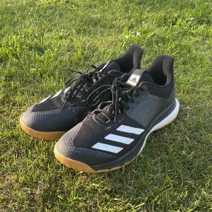 inneskor adidias - Spelat innebandy med dom några få gånger priset kan diskuteras 