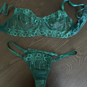 Underklädesset - Säljer detta superfina lounge-dupe settet från SHEIN! Då det är lite för stort för mig så har jag aldrig använt det.🌸