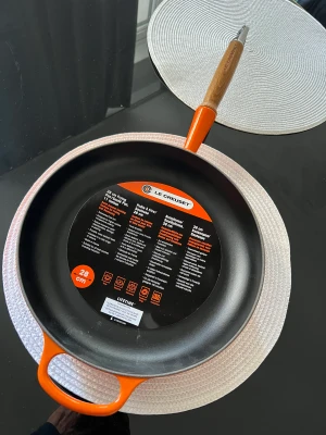 Stekpanna  - Säljer Le creuset stekpanna 28 cm Pris 800kr